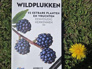 Veldgids Wildplukken Zakboekje | 92 eetbare planten en vruchten in Nederland