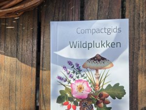 Mini Compactgids Wildplukken | handige natuurgids voor onderweg